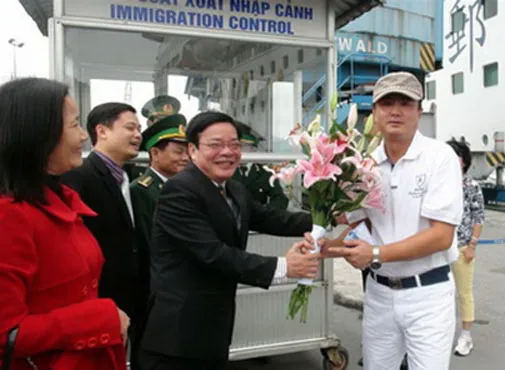 Thừa Thiên – Huế: Hội đua ghe truyền thống làng chài 300 năm